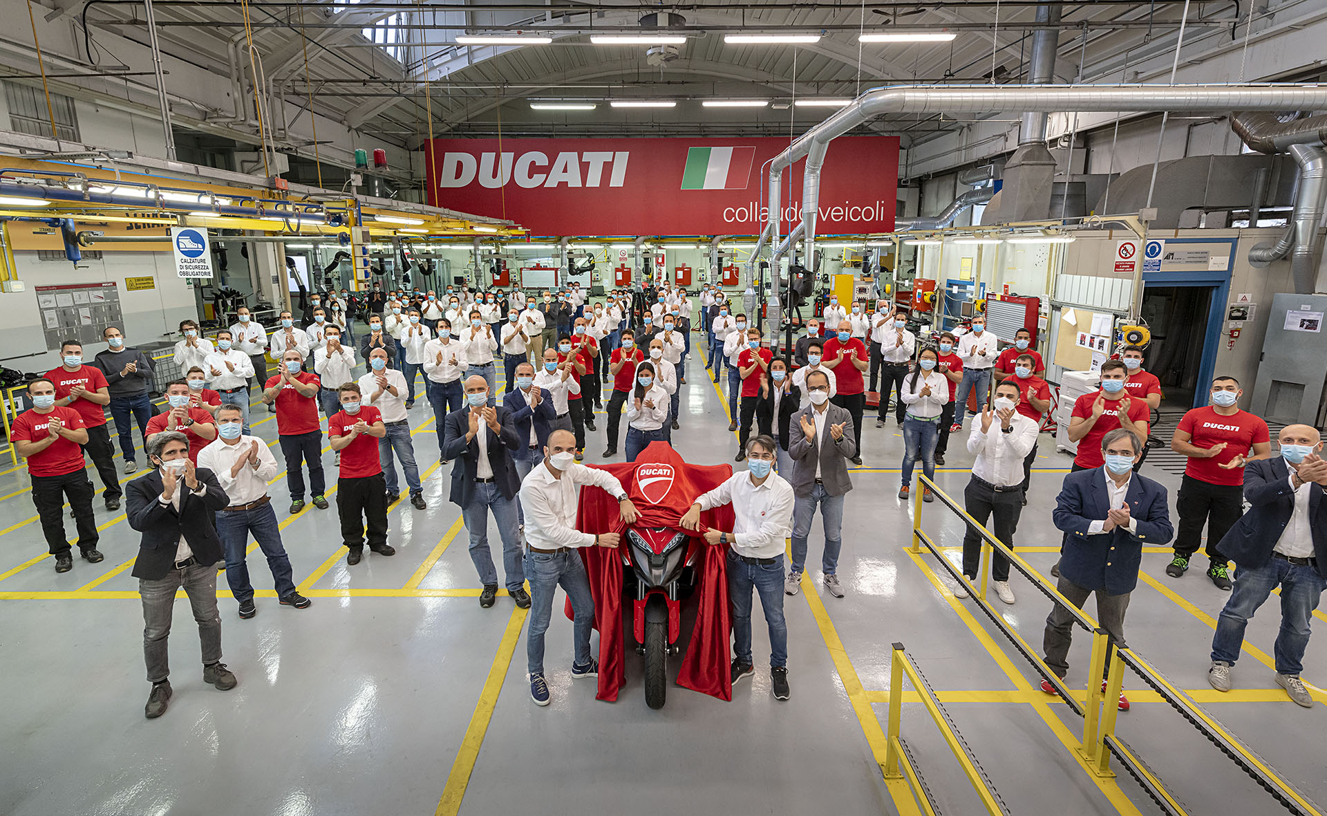 Подробнее о статье Ducati начала производство первого в мире мотоцикла с передним и задним радарами